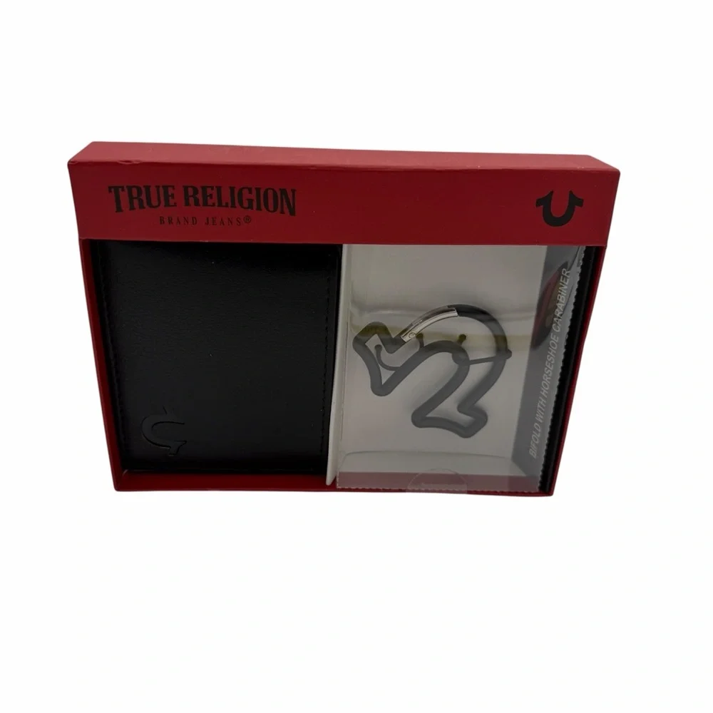 True Religion Genuine Leather Bifold Wallet & Horseshoe Carabiner Gift Set NIB